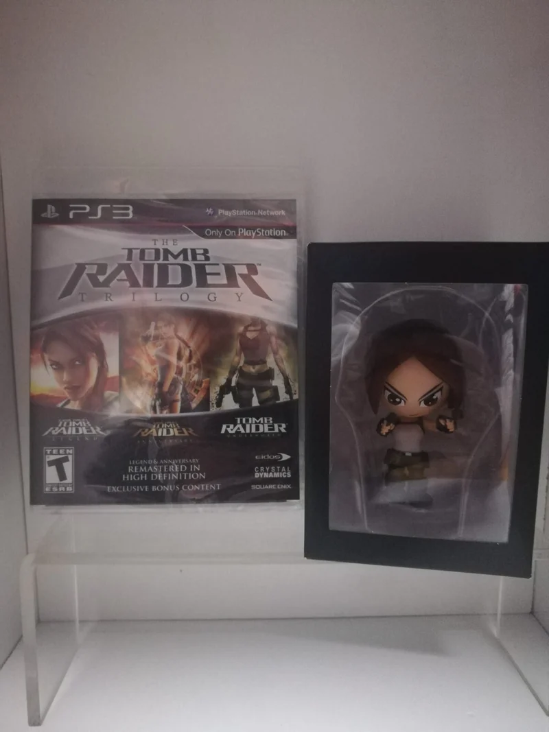 TOMB RAIDER TRILOGY PS3 (parlato in italiano)+FIGURE LARA CROFT 20 YEARS