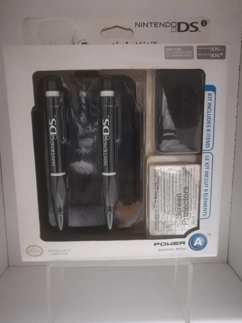 NINTENDO DS I-DS LITE-IL KIT INCLUDE 8 ELEMENTI