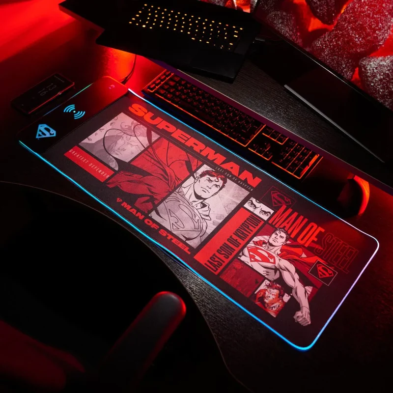 Superman - Tappetino da gioco oversize e caricabatterie per cellulare-PRE-ORDER