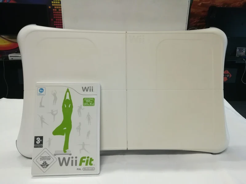WII BALANCE BOARD + GIOCO WII FIT NINTENDO (usato garantito)(senza scatola)
