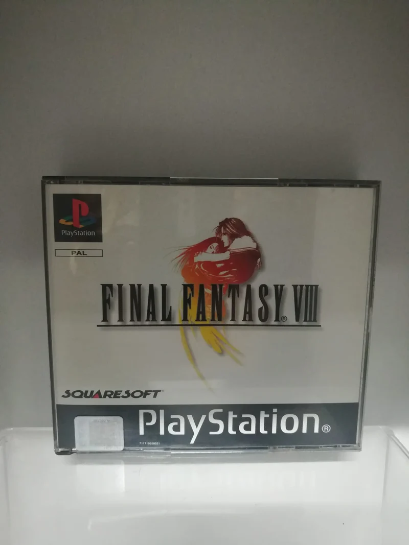 FINAL FANTASY VIII PS1 (ITALIANO)(usato garantito)(provato con ps3)(senza manuale)