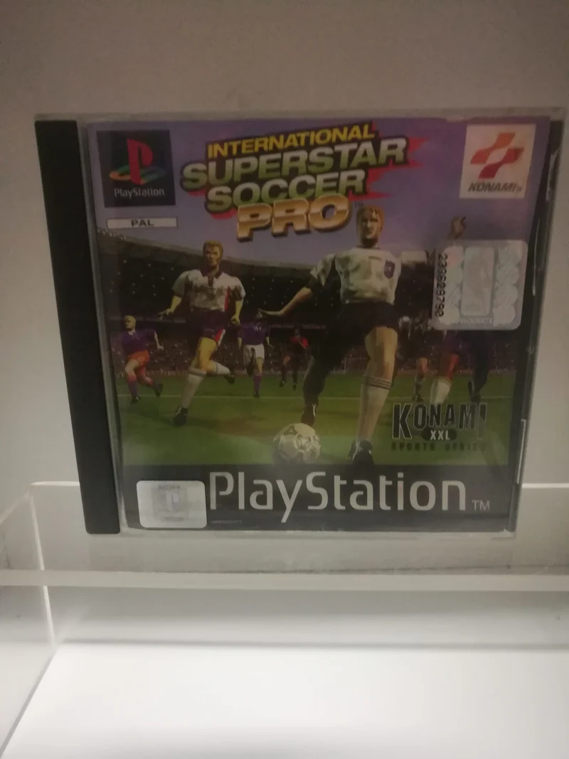 INTERNATIONAL SUPERSTARS SOCCER PRO PS1 (usato garantito)(manca il manuale)