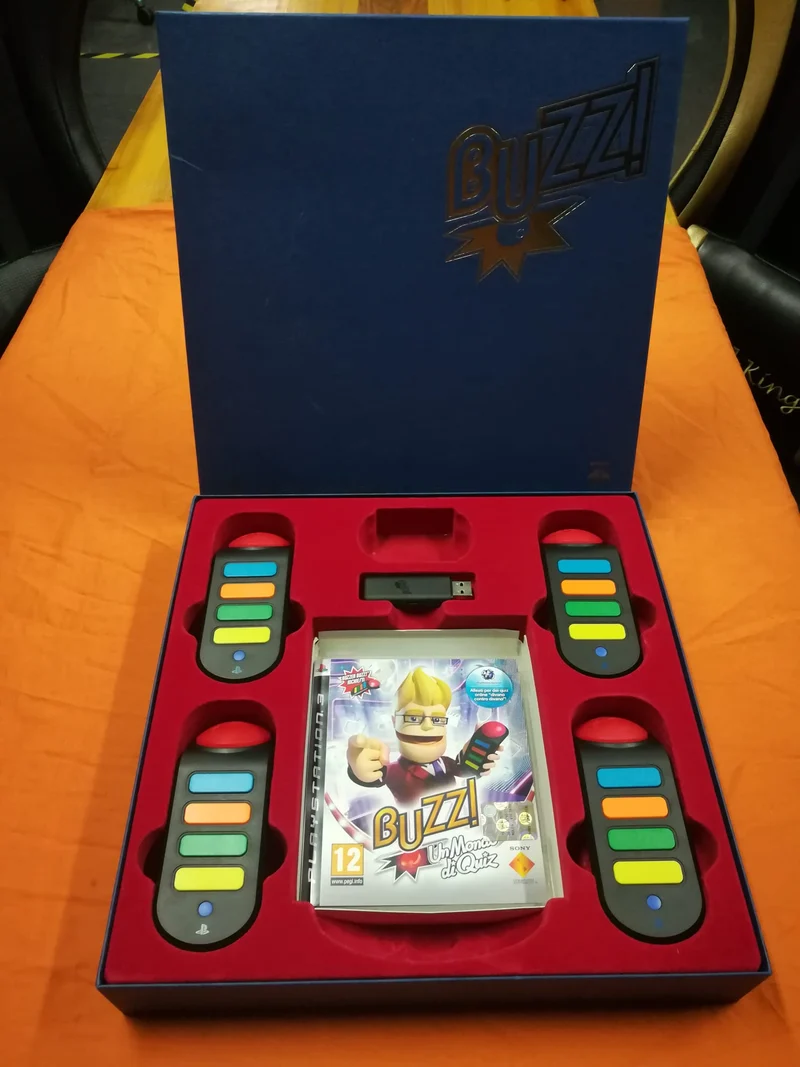 BUZZ! CONTROLLER PS3 + GIOCO (usato garantito)(gioco: un mondo di quiz)
